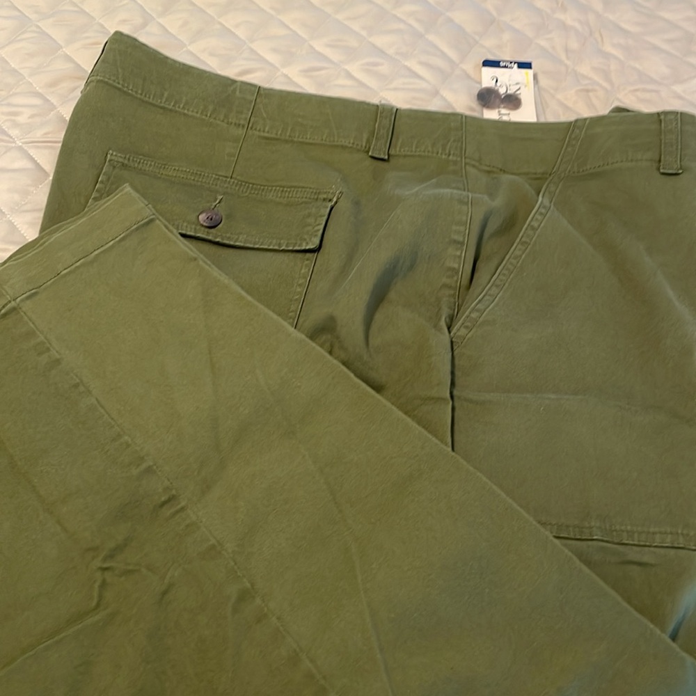 Olive Green Pants. Capri - Picture 4 of 6